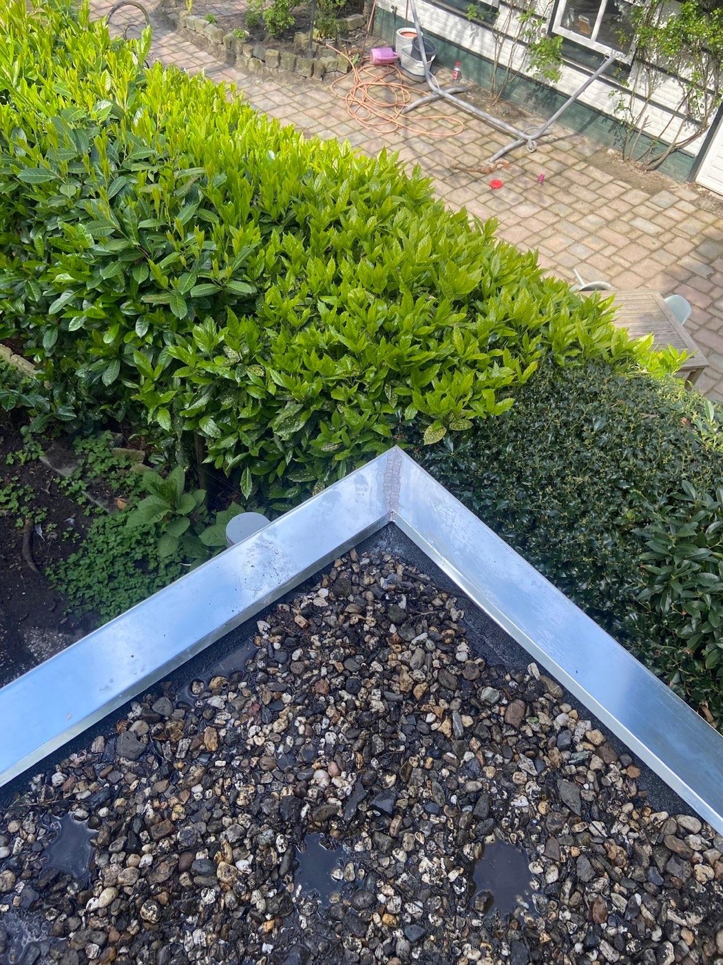Zinken dakrand op grinddak
